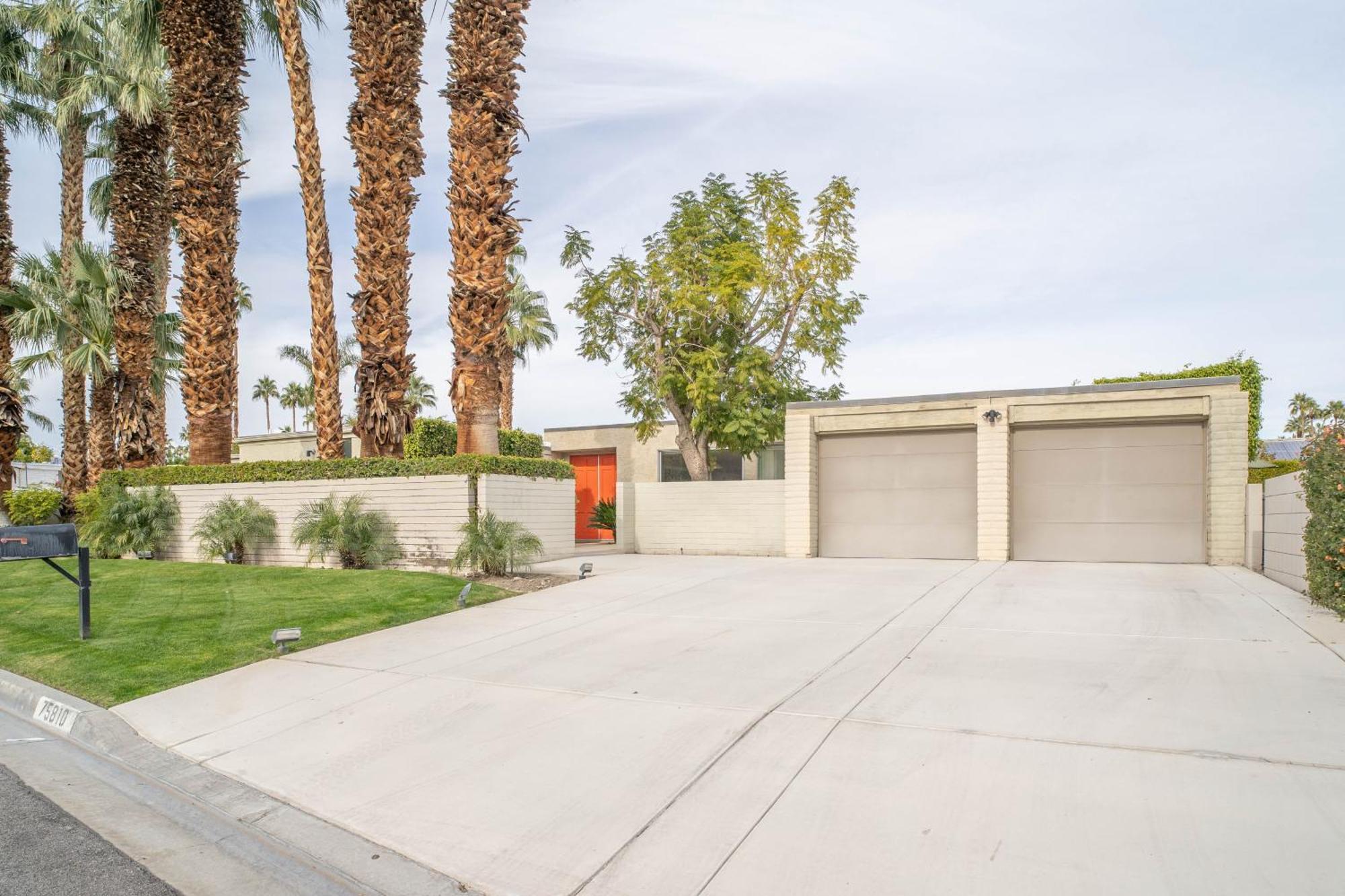 Luminous William F. Cody Designed Home Indian Wells Exterior photo