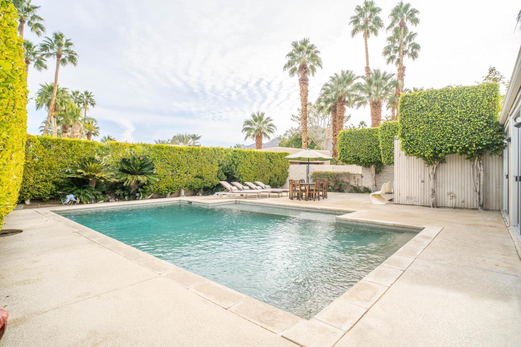 Luminous William F. Cody Designed Home Indian Wells Exterior photo