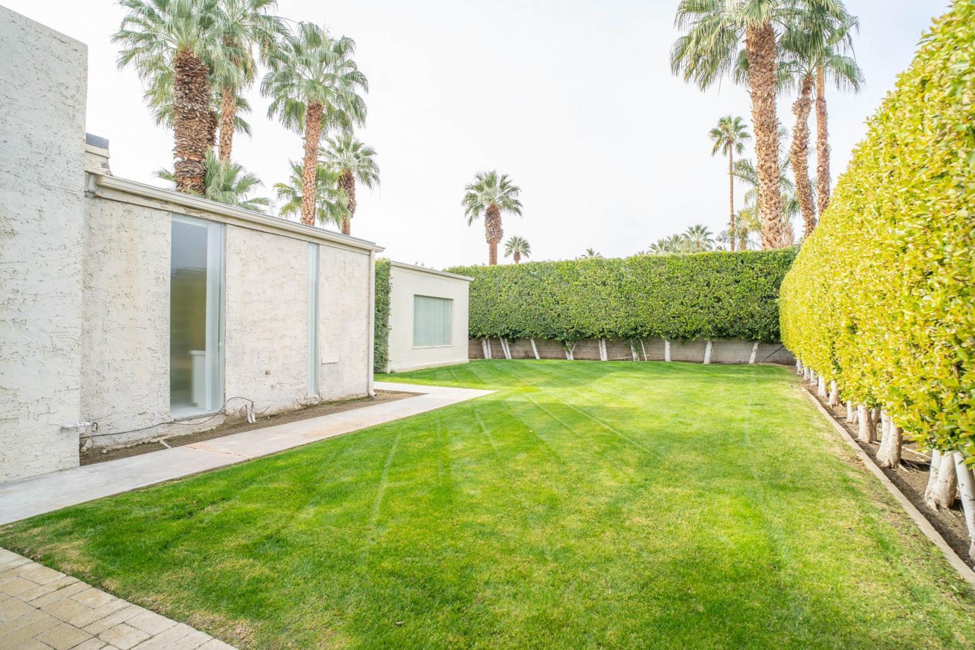 Luminous William F. Cody Designed Home Indian Wells Exterior photo