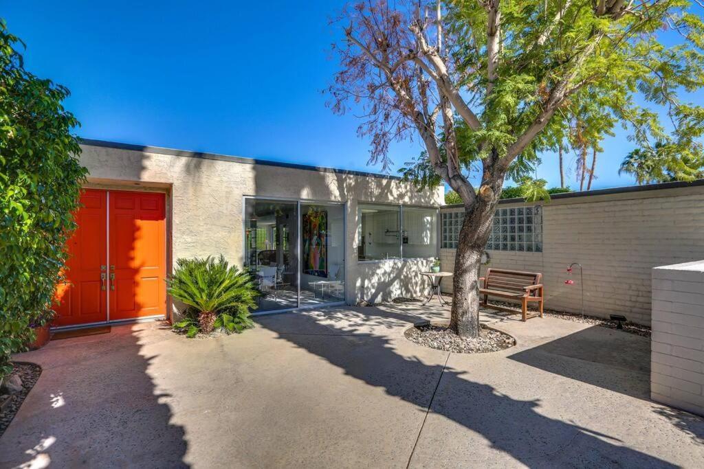 Luminous William F. Cody Designed Home Indian Wells Exterior photo